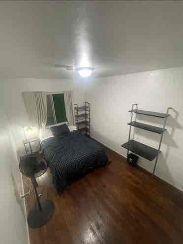 Private Room/shared bath Hollywood