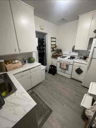 Private Room/shared bath Hollywood