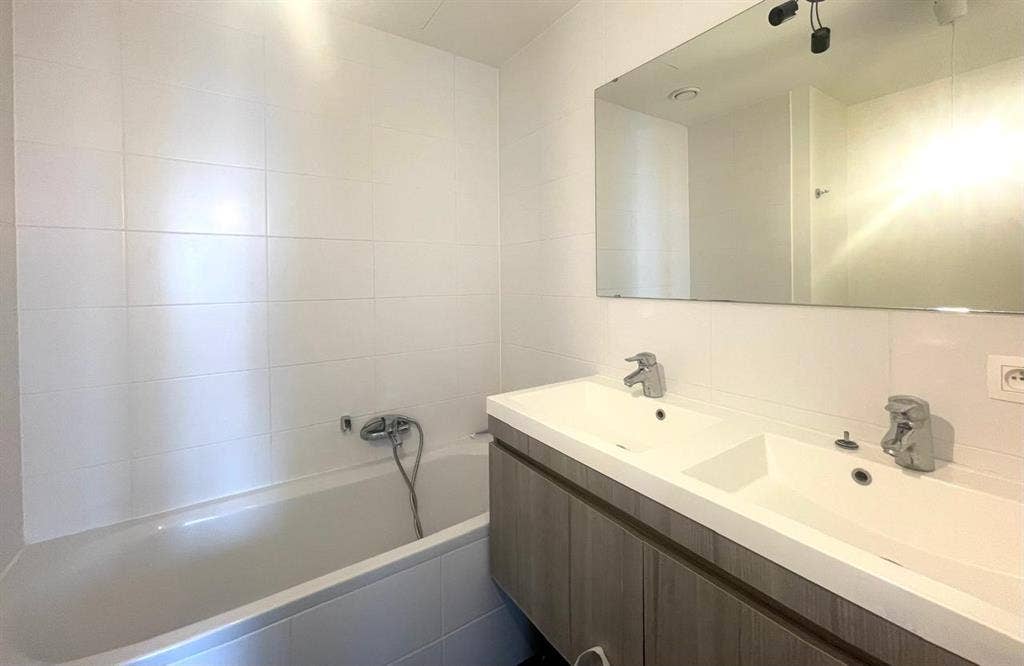 Fully furnished 1 bedroom apartment