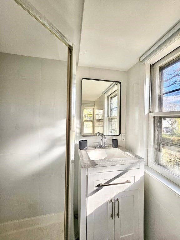 Furnished Option Apartment Newton