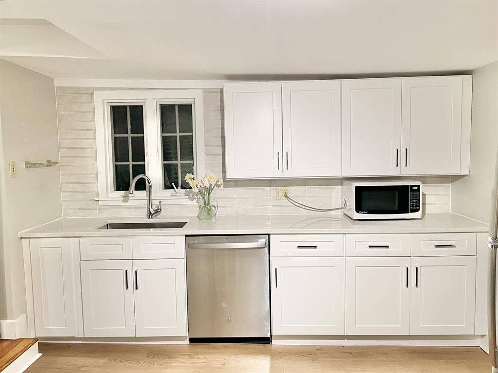 Furnished Option Apartment Newton