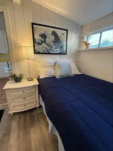 Fully Furnished, Great Locationn