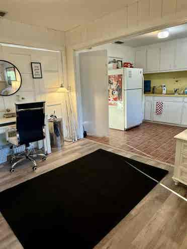 Fully Furnished, Great Locationn