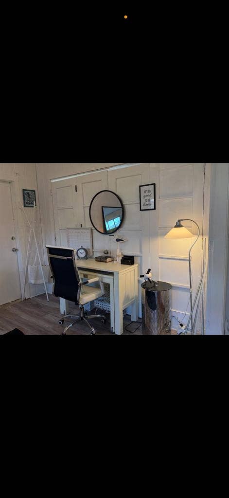 Fully Furnished, Great Locationn