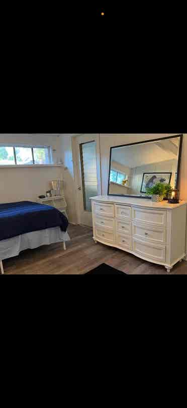 Fully Furnished, Great Locationn