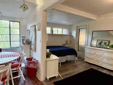 Fully Furnished, Great Locationn