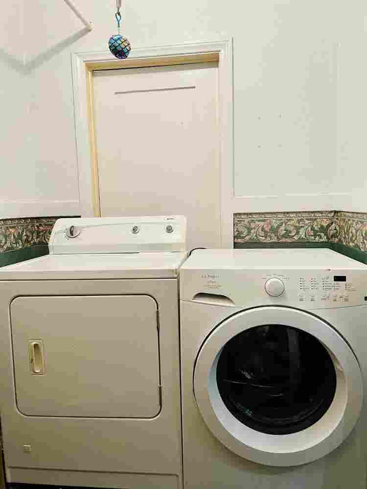 Castle House 
Seeks Housemate