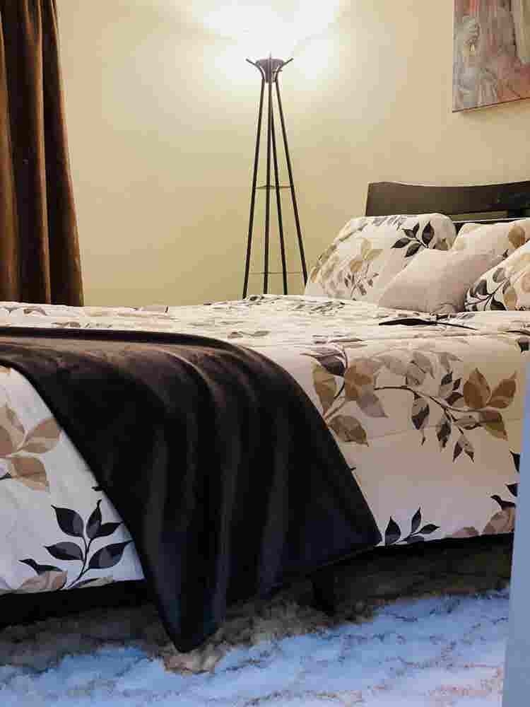 Castle House 
Seeks Housemate