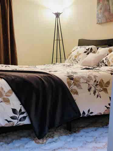 Castle House 
Seeks Housemate