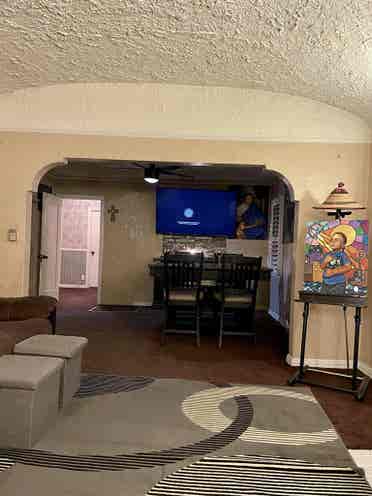Castle House 
Seeks Housemate