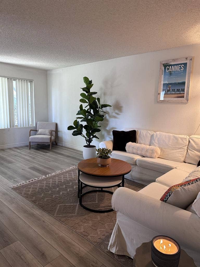 Looking for Roommate.