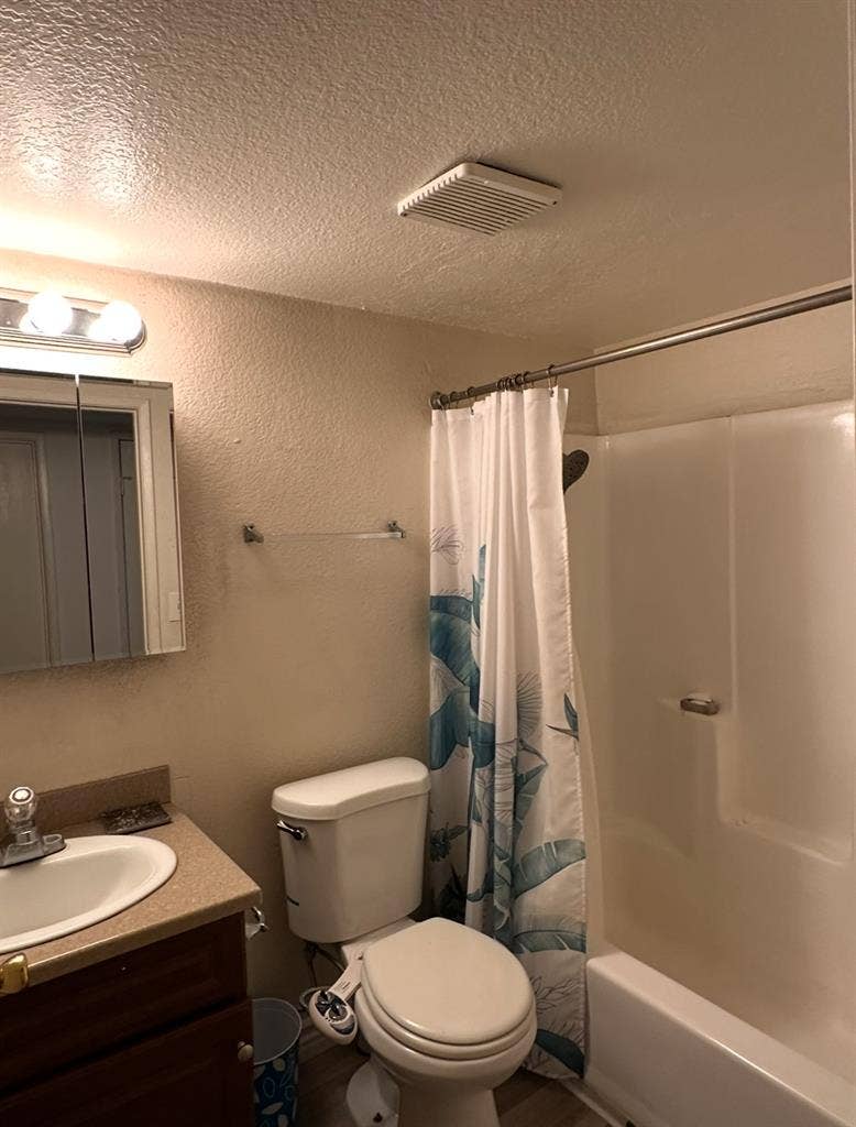 Looking for Roommate.