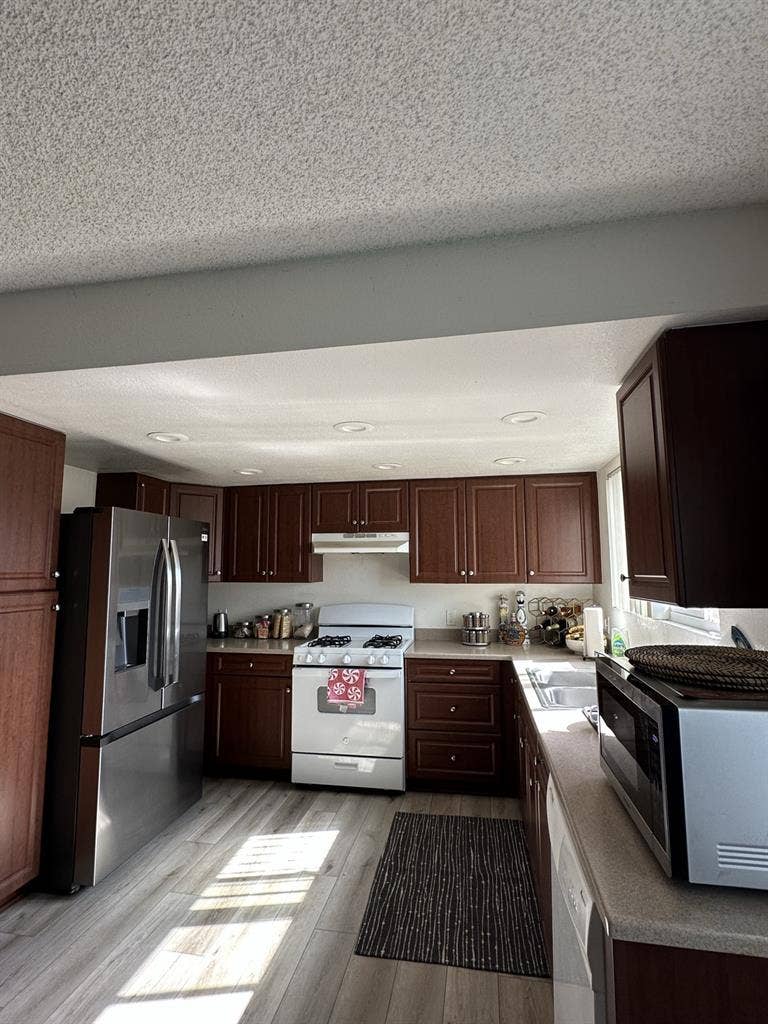 Looking for Roommate.