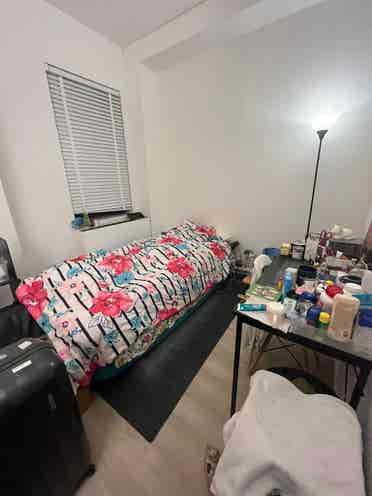 ✨Spacious Room in Midtown South✨