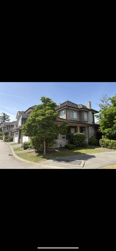 Basement suite w/shared entrance