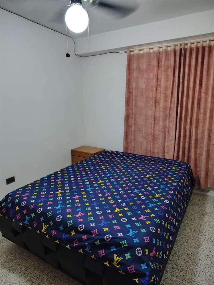 Habitación amoblada baño compartido