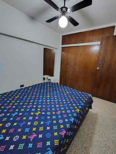 Habitación amoblada baño compartido