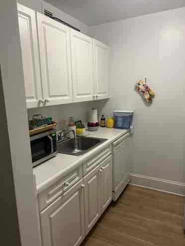 ✨Room available in Midtown South✨