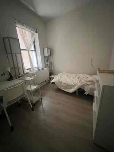 ✨Room available in Midtown South✨