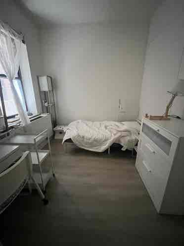 ✨Room available in Midtown South✨