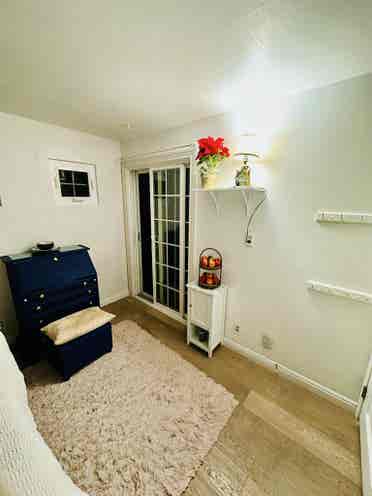 Guest room for rent available now