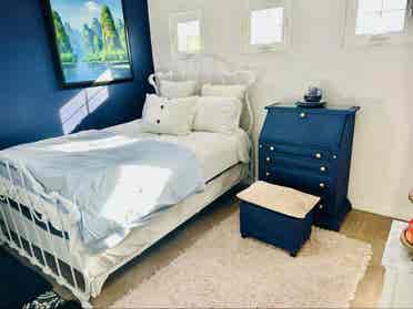 Guest room for rent available now