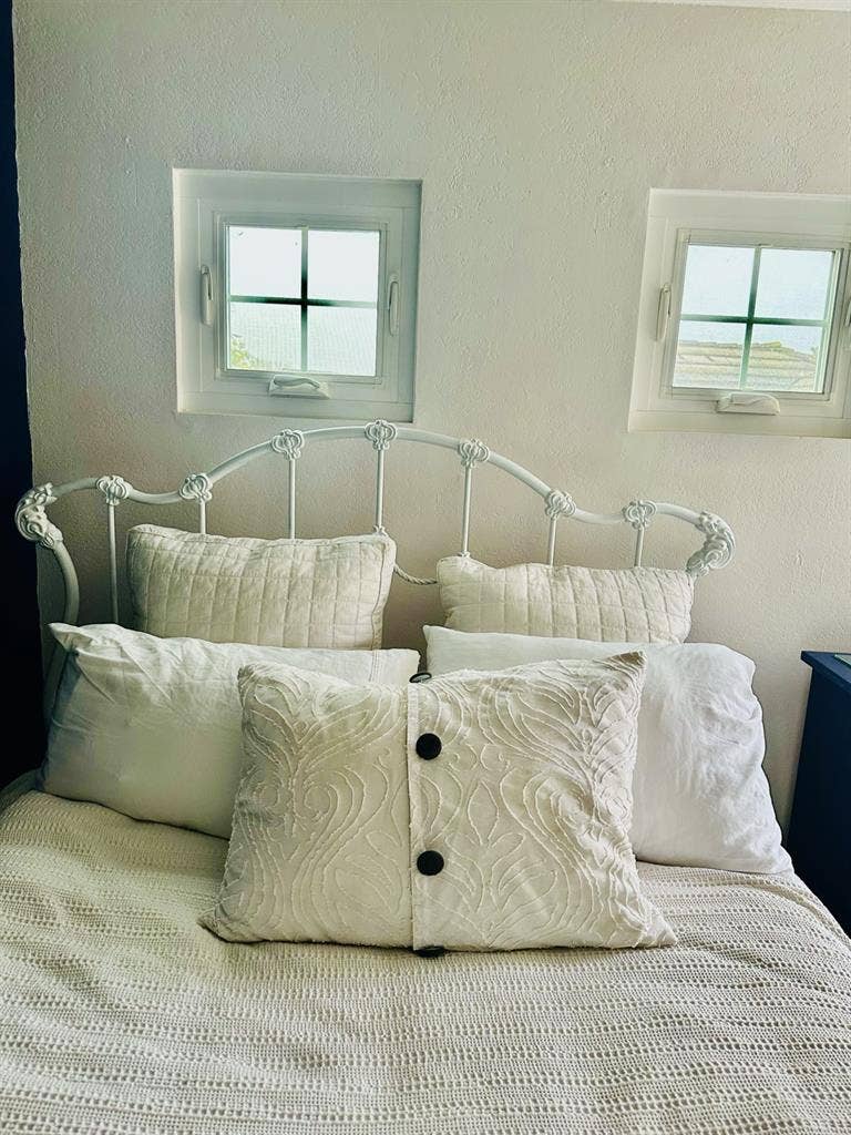 Guest room for rent available now