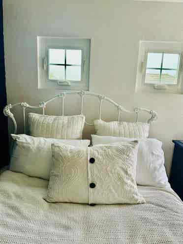 Guest room for rent available now