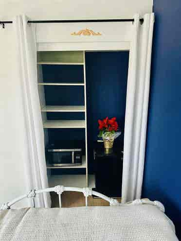 Guest room for rent available now