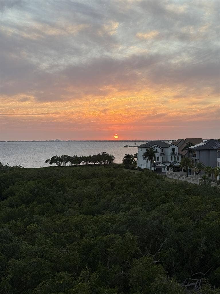 Waterview apartment in westshore