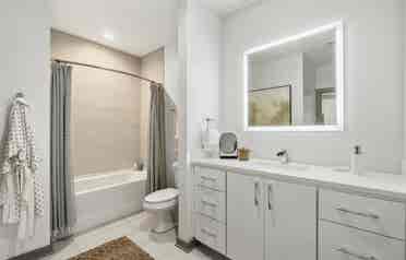 Waterview apartment in westshore