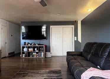 Looking for a clean roommate !