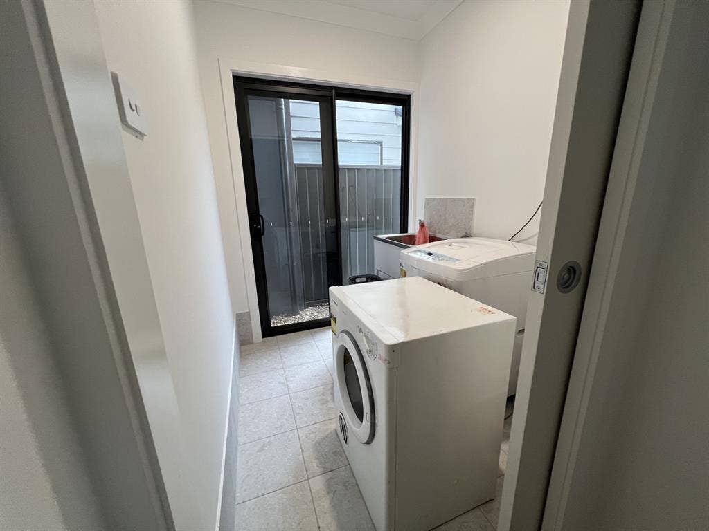 Brand new 2 rooms available to rent
