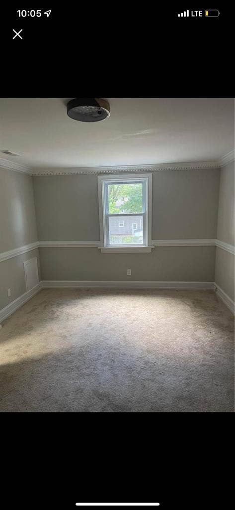 Large bedroom for rent