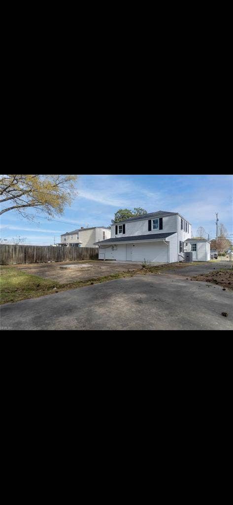 Large bedroom for rent