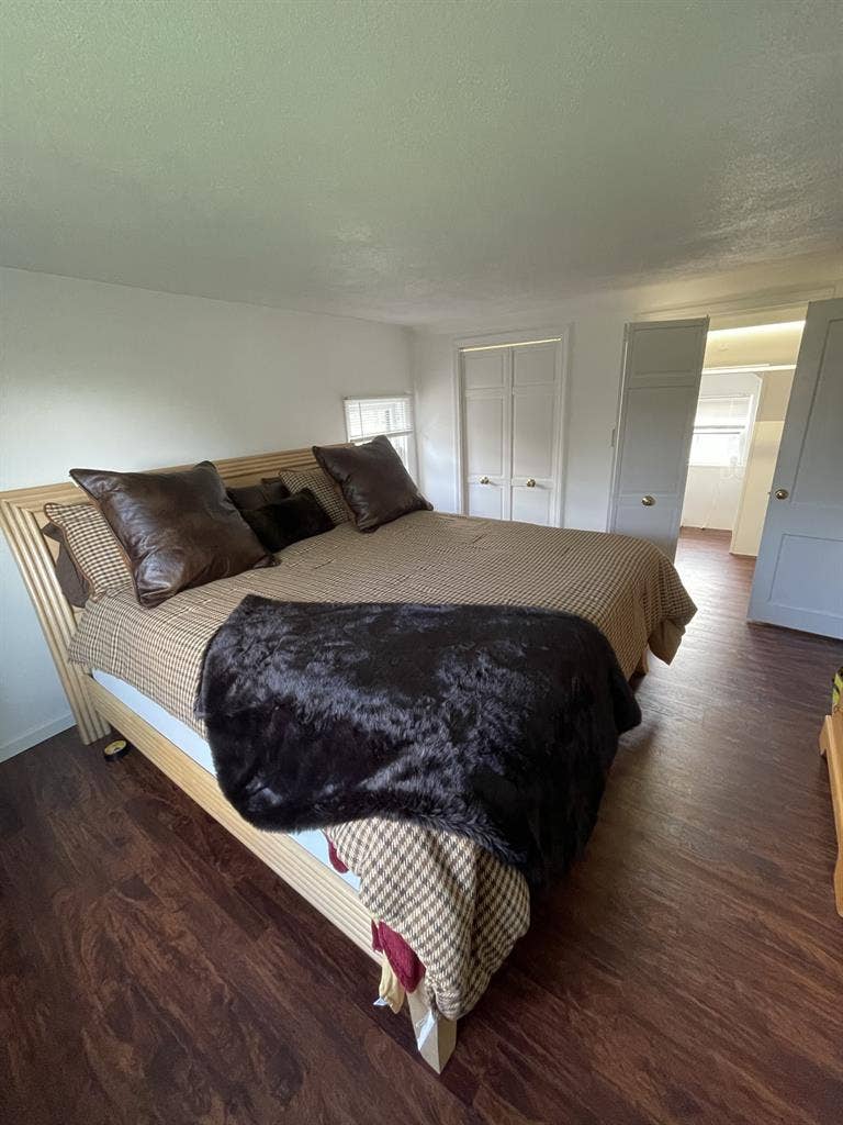 Private bedroom, shared bathroomm