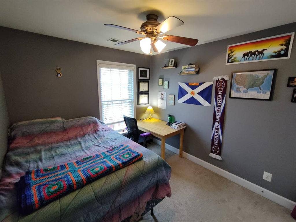 Room with parking next to metro