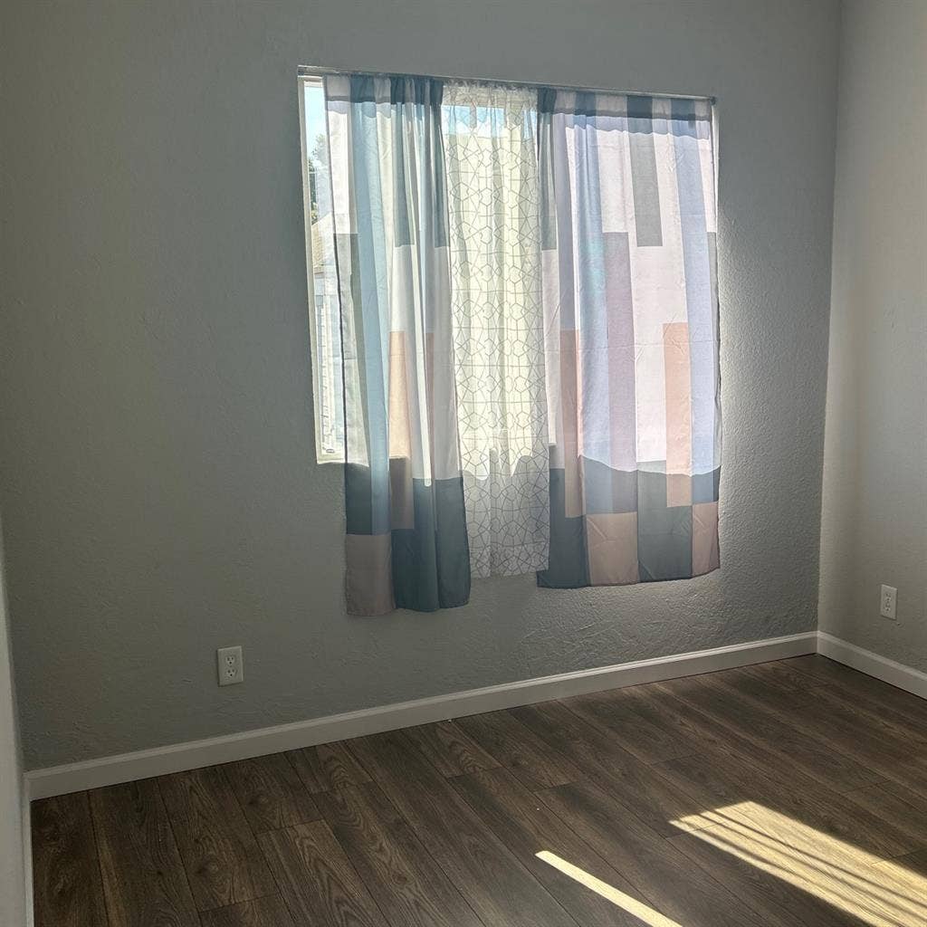 Room for rent Temescal District