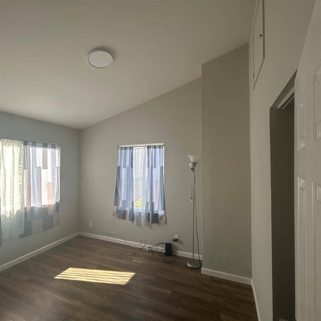 Room for rent Temescal District
