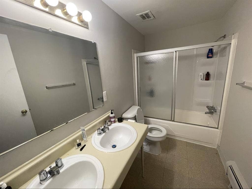 Room in Quiet 2BR Townhome