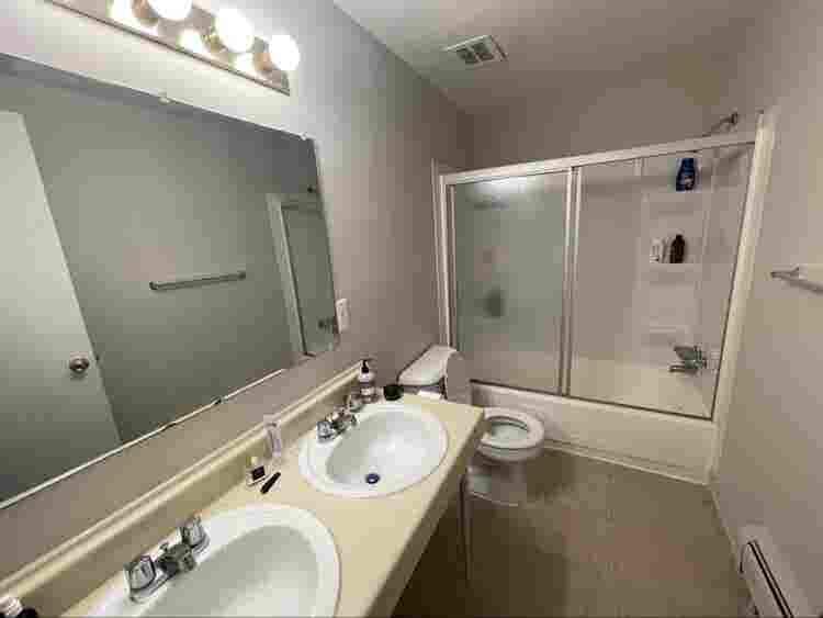 Room available
in Quiet 2BR Townhome