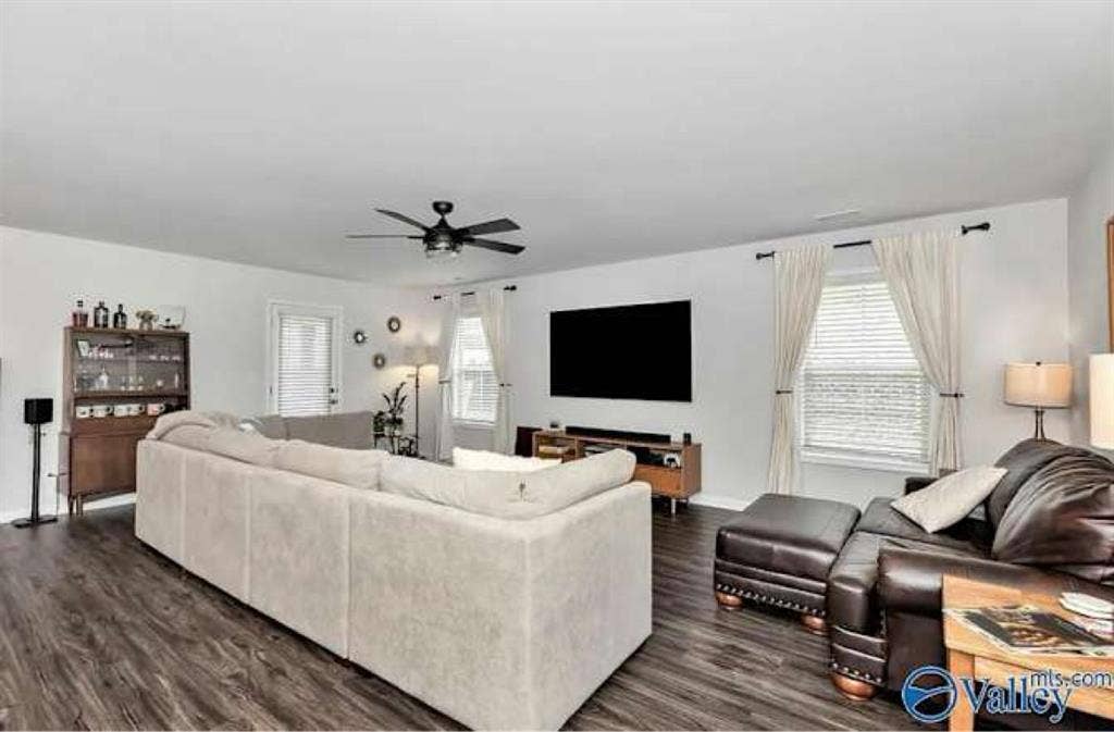 Room available- Young professional