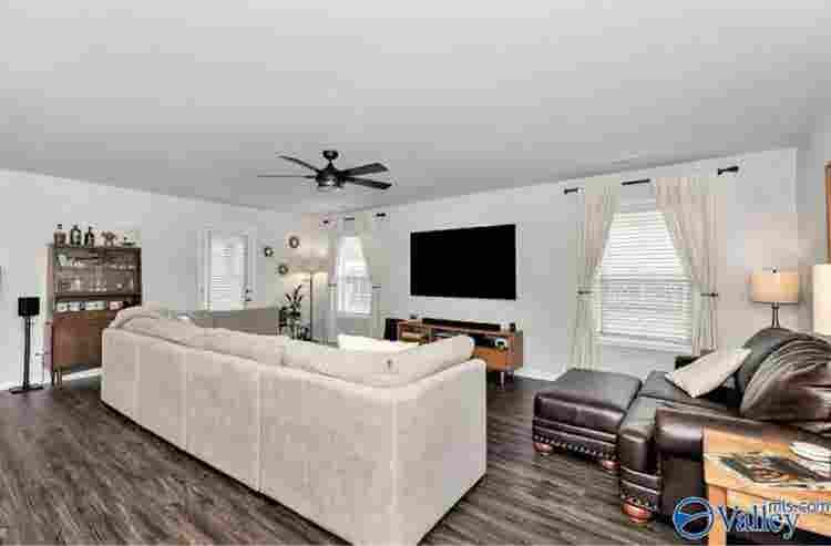 Room available- Young professional