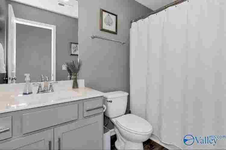 Room available- Young professional