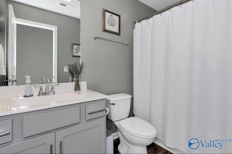 Room available- Young professional