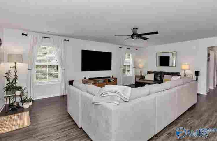 Room available- Young professional