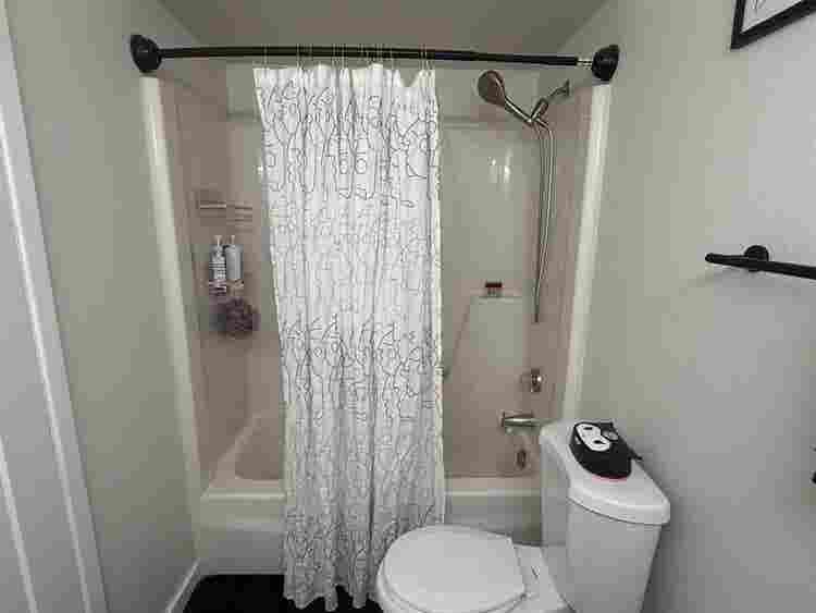 Unfurnished Room