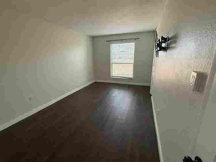 Unfurnished Room