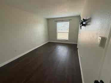 Unfurnished Room