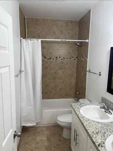 GREAT LOCATION SMALL ROOM X RENT!!!